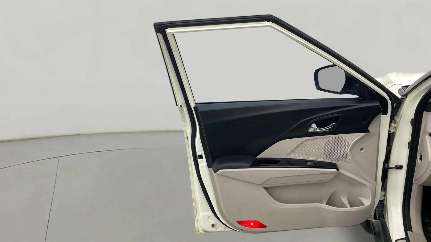 2020 Mahindra XUV300 W8 1.5 DIESEL AMT, Diesel, Automatic, 92,014 km, LHS Front Door