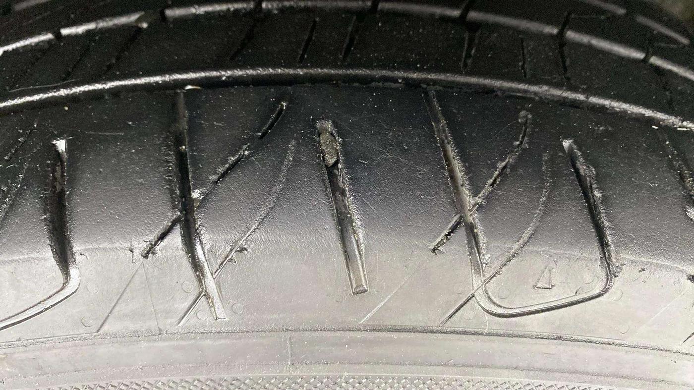 2020 Mahindra XUV300 W8 1.5 DIESEL AMT, Diesel, Automatic, 92,014 km, Right Front Tyre Tread