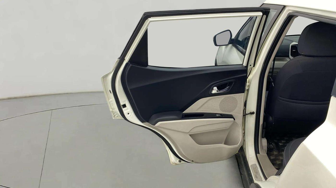 2020 Mahindra XUV300 W8 1.5 DIESEL AMT, Diesel, Automatic, 92,014 km, LHS Rear Door