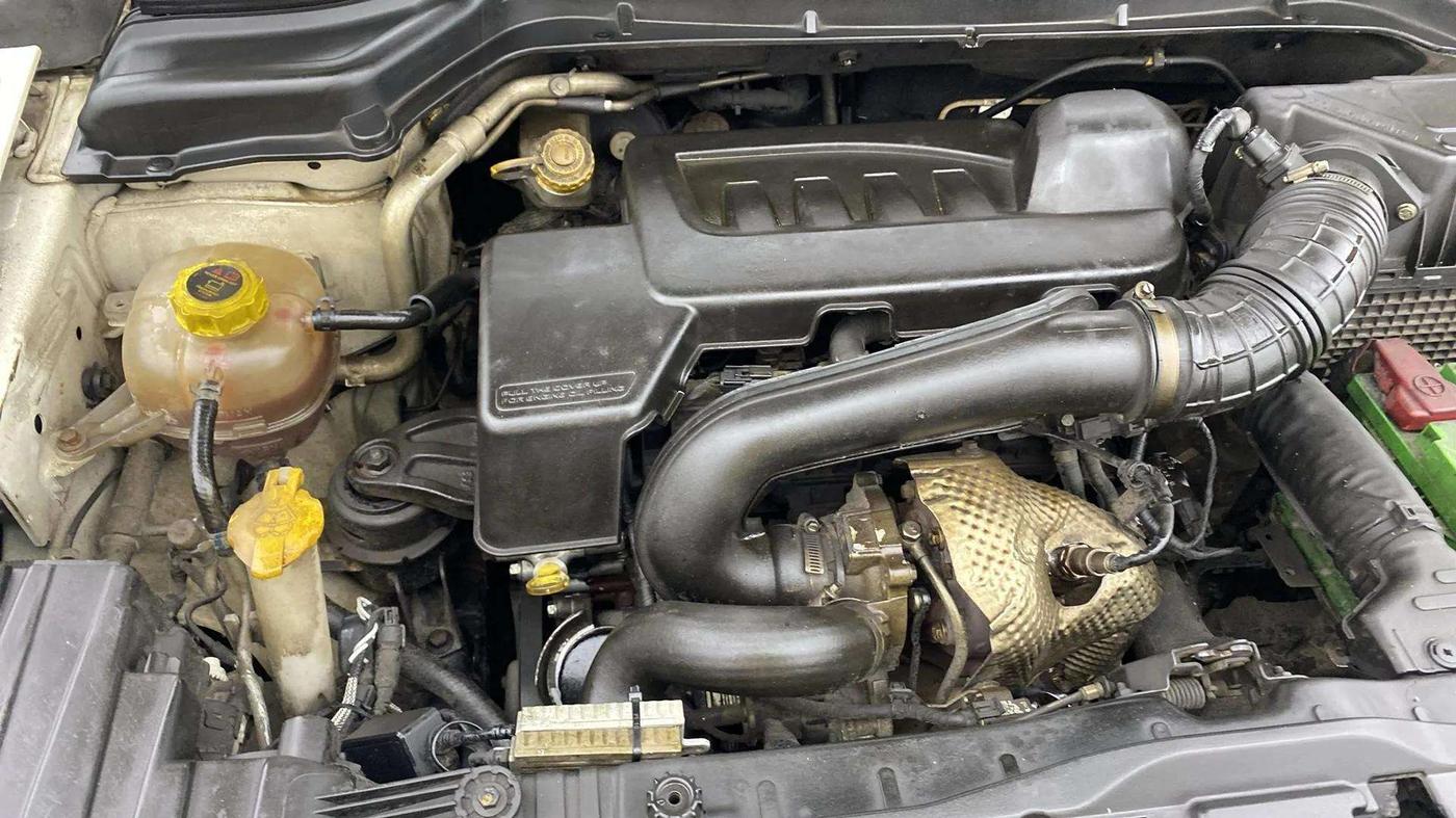 2020 Mahindra XUV300 W8 1.5 DIESEL AMT, Diesel, Automatic, 92,014 km, Engine View - Right
