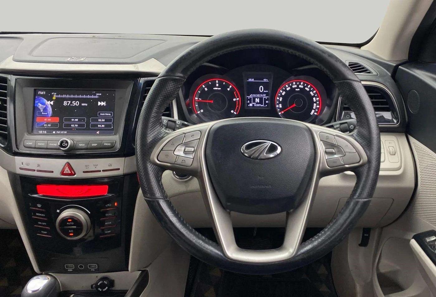 2020 Mahindra XUV300 W8 1.5 DIESEL AMT, Diesel, Automatic, 92,014 km, Steering Wheel Close Up