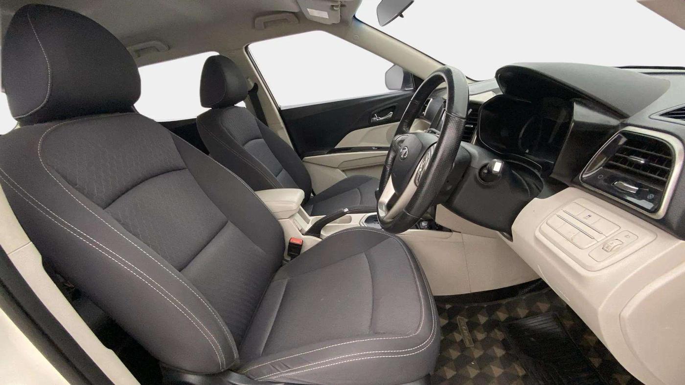 2020 Mahindra XUV300 W8 1.5 DIESEL AMT, Diesel, Automatic, 92,014 km, Right Side Front Door Cabin