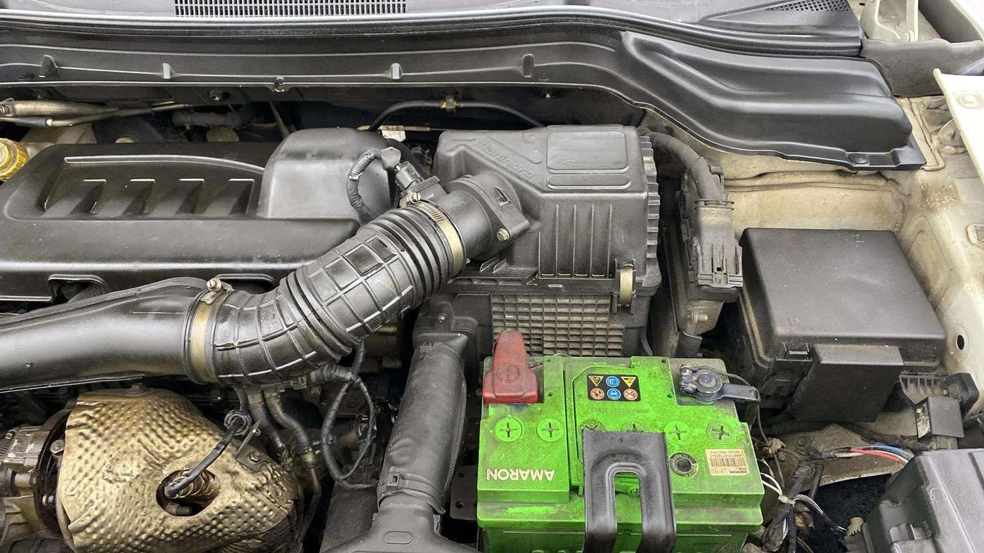 2020 Mahindra XUV300 W8 1.5 DIESEL AMT, Diesel, Automatic, 92,014 km, Engine View - Left