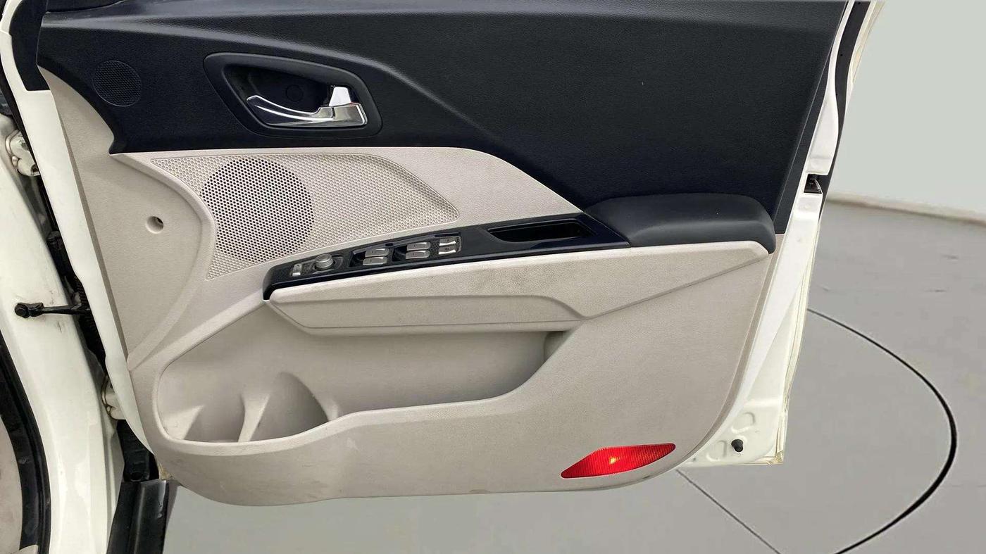 2020 Mahindra XUV300 W8 1.5 DIESEL AMT, Diesel, Automatic, 92,014 km, Driver Side Door Panels Control