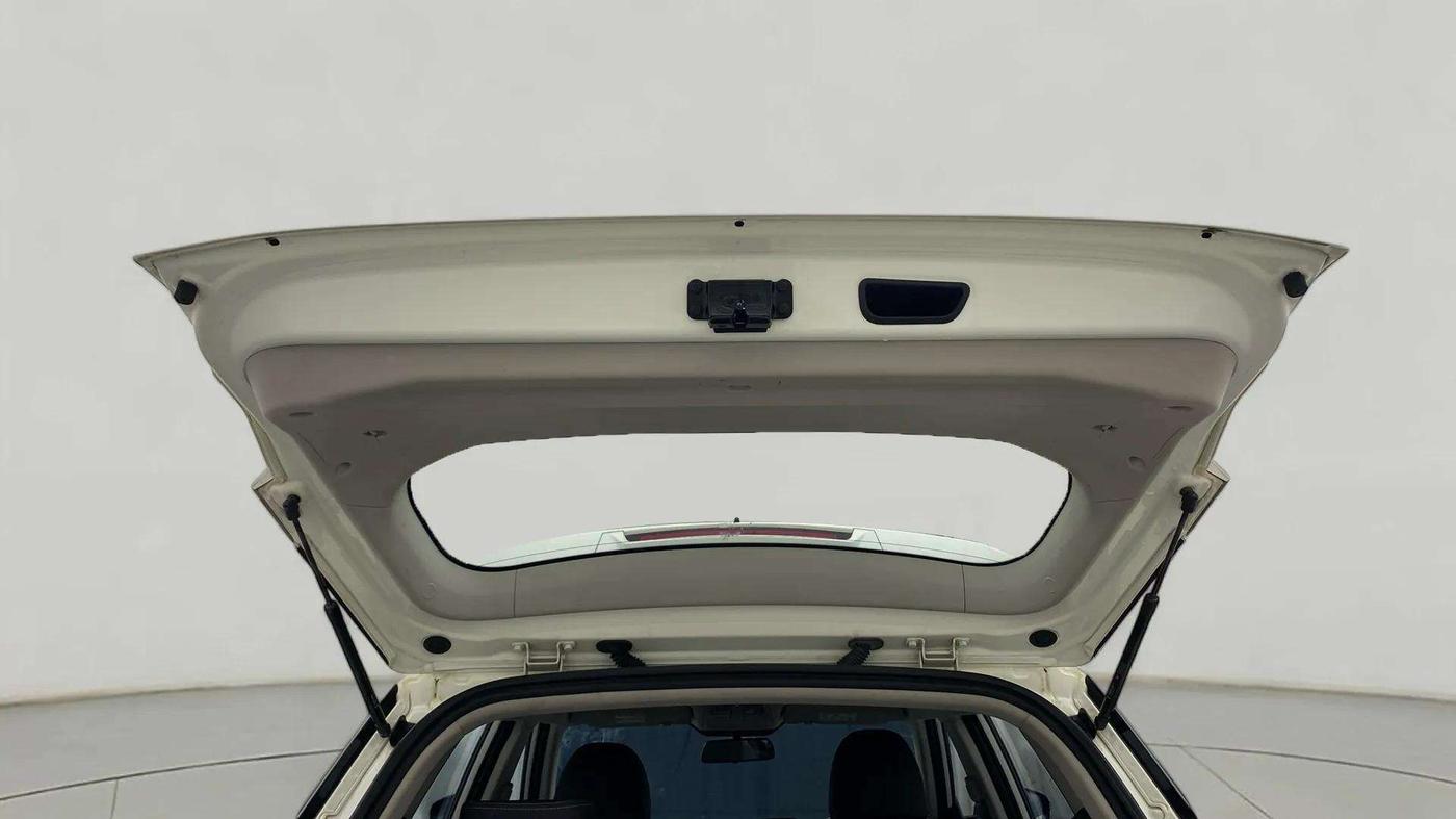 2020 Mahindra XUV300 W8 1.5 DIESEL AMT, Diesel, Automatic, 92,014 km, Boot Door Open