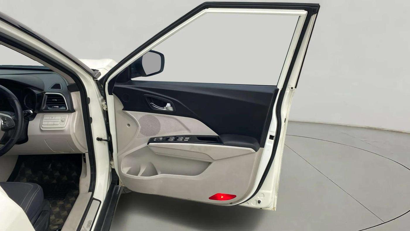2020 Mahindra XUV300 W8 1.5 DIESEL AMT, Diesel, Automatic, 92,014 km, RHS Front Door