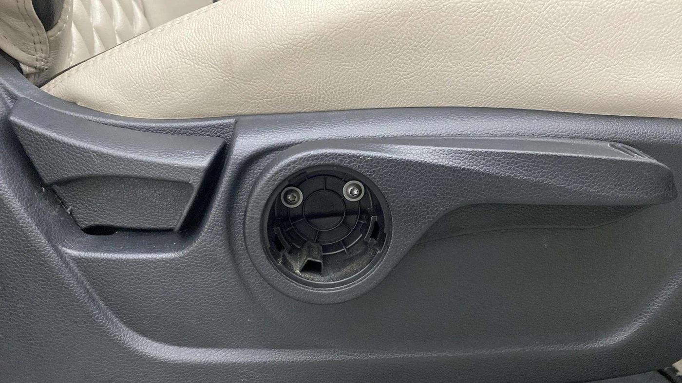 2023 Mahindra XUV300 W4 1.2 PETROL, Petrol, Manual, 10,614 km, Driver Side Adjustment Panel