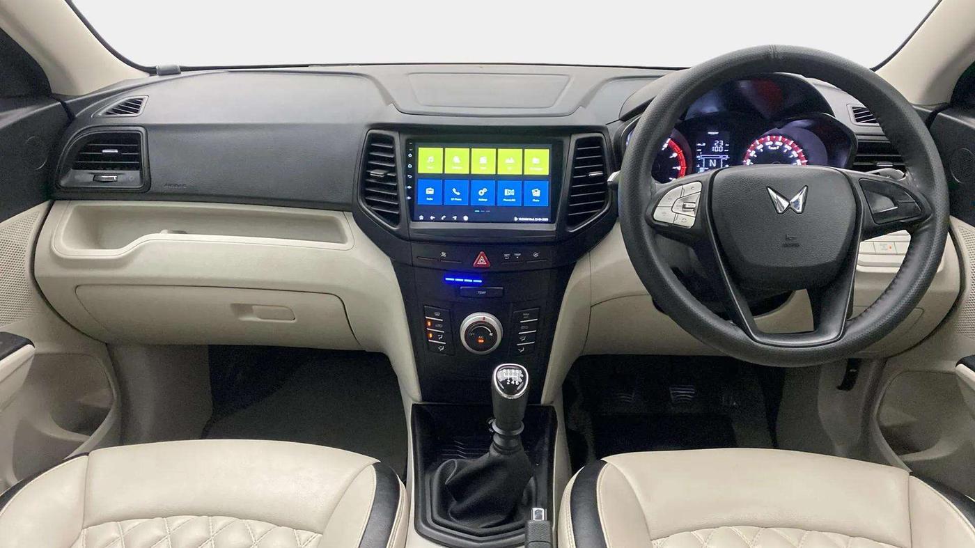2023 Mahindra XUV300 W4 1.2 PETROL, Petrol, Manual, 10,614 km, Dashboard