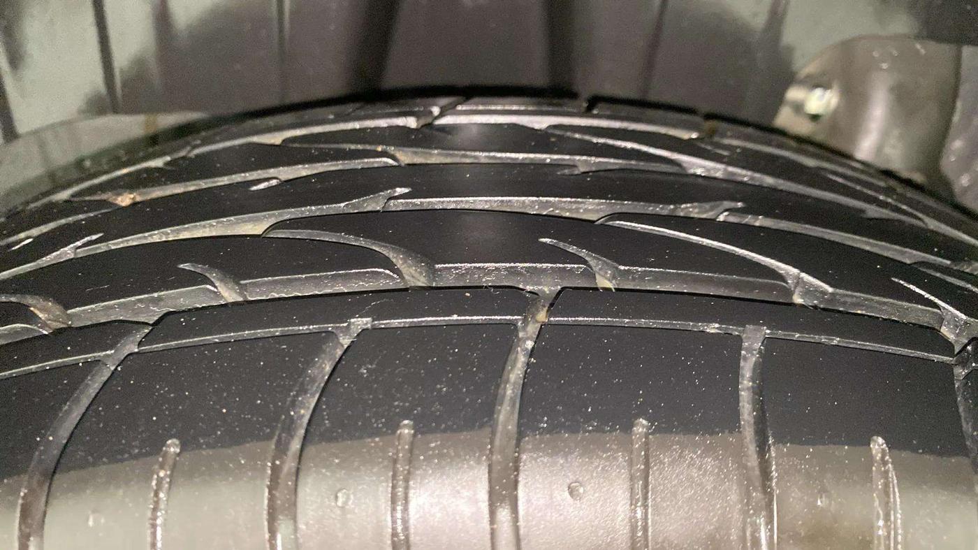 2023 Mahindra XUV300 W4 1.2 PETROL, Petrol, Manual, 10,614 km, Right Rear Tyre Tread