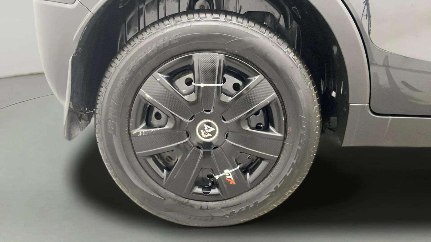 2023 Mahindra XUV300 W4 1.2 PETROL, Petrol, Manual, 10,614 km, Right Rear Wheel