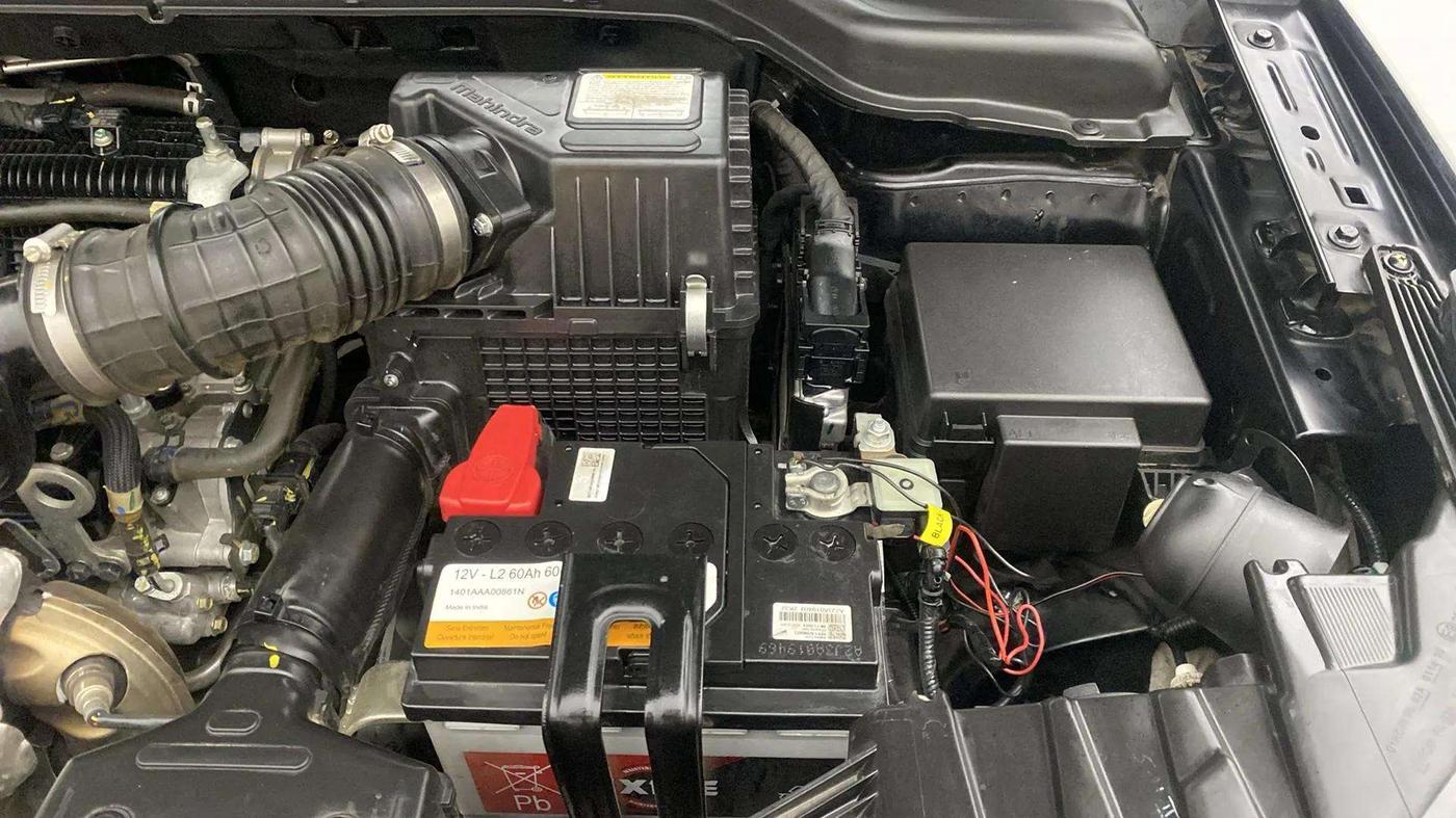 2023 Mahindra XUV300 W4 1.2 PETROL, Petrol, Manual, 10,614 km, Engine View - Left
