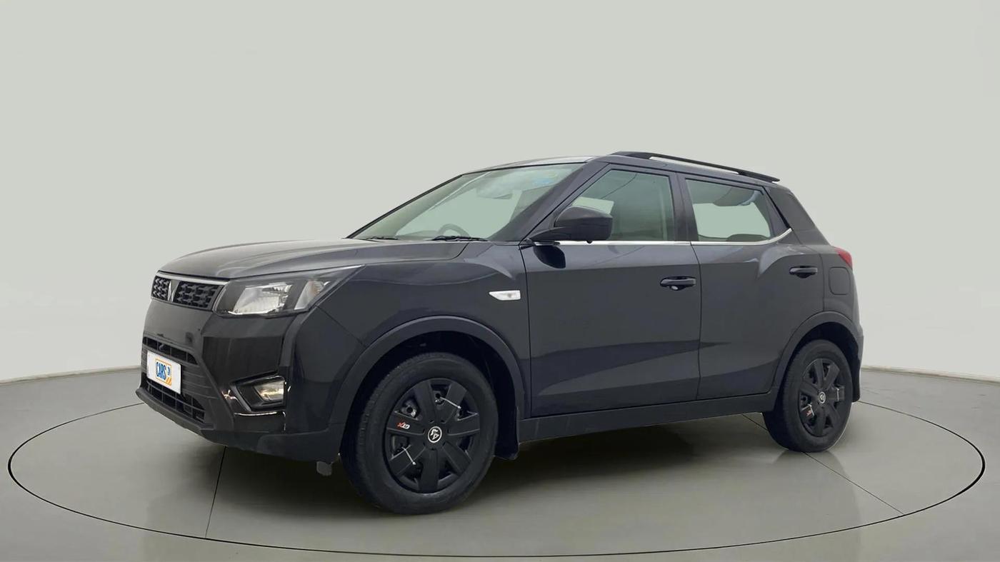 2023 Mahindra XUV300 W4 1.2 PETROL, Petrol, Manual, 10,614 km, Left Front Diagonal