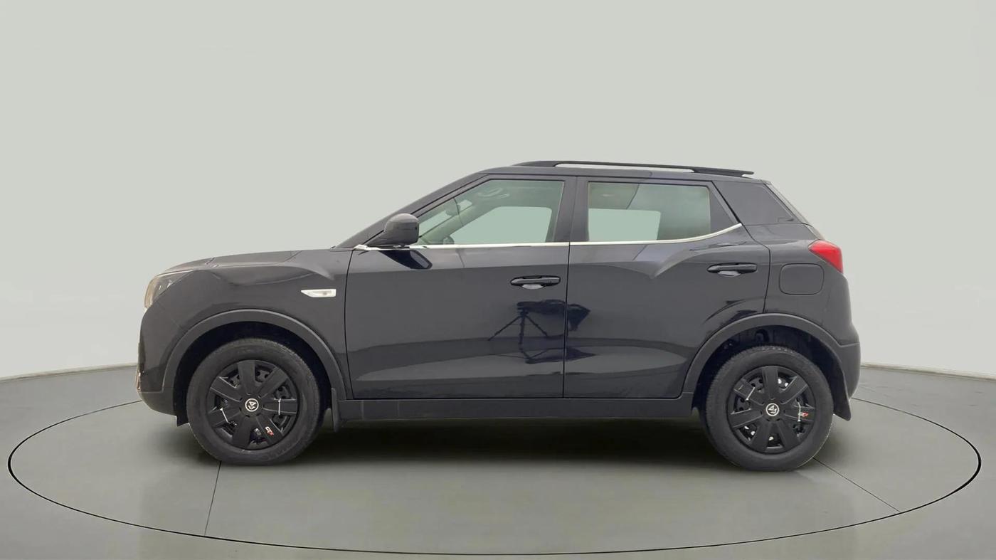 2023 Mahindra XUV300 W4 1.2 PETROL, Petrol, Manual, 10,614 km, Left Side