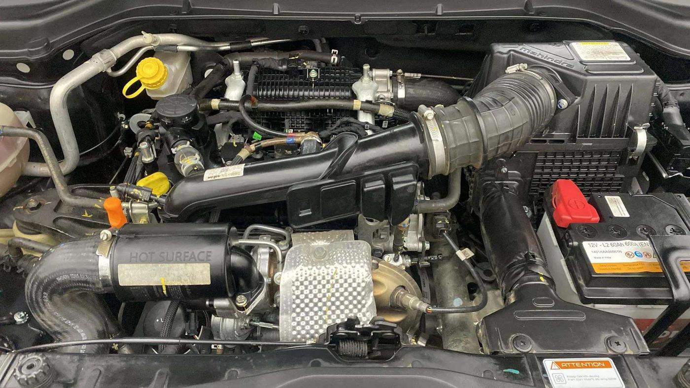 2023 Mahindra XUV300 W4 1.2 PETROL, Petrol, Manual, 10,614 km, Engine View