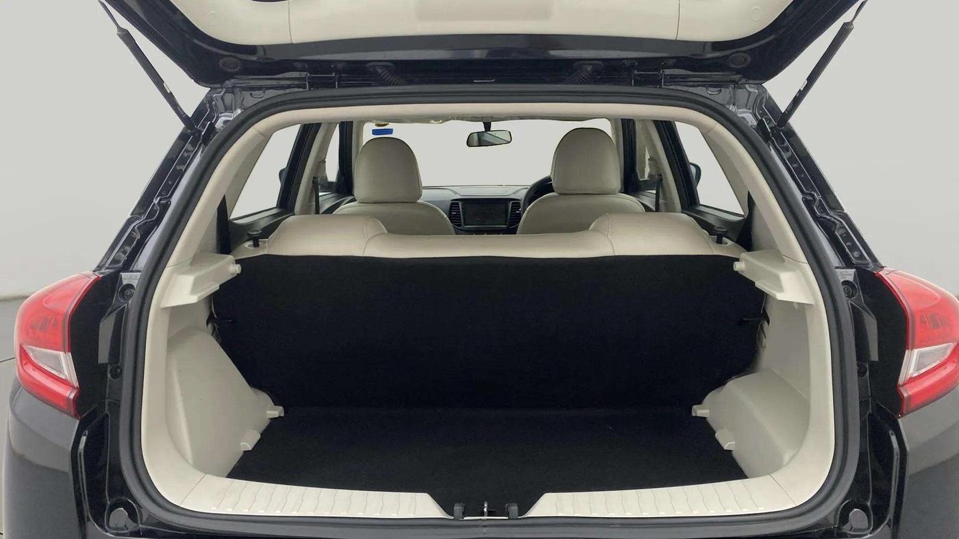 2023 Mahindra XUV300 W4 1.2 PETROL, Petrol, Manual, 10,614 km, Boot Open Zoomed View