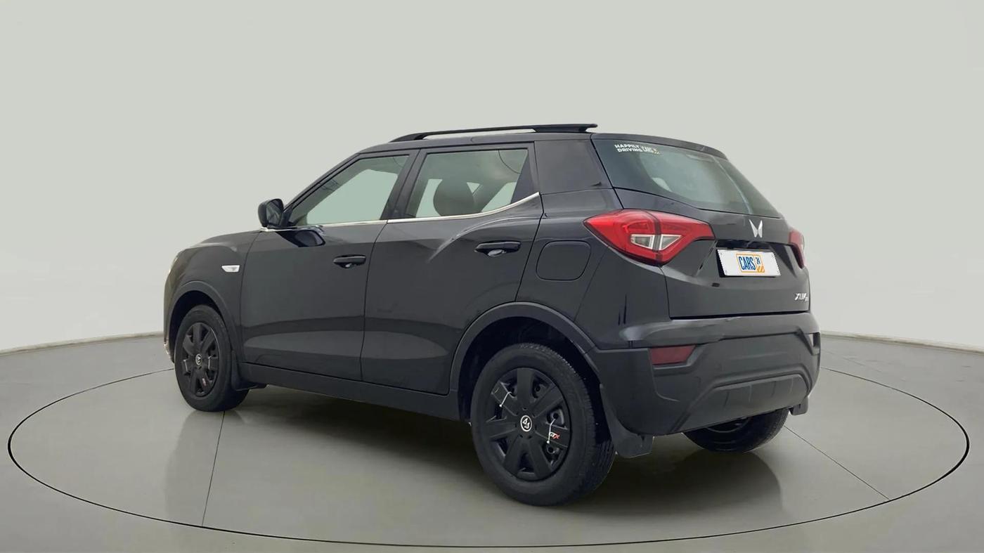 2023 Mahindra XUV300 W4 1.2 PETROL, Petrol, Manual, 10,614 km, Left Back Diagonal