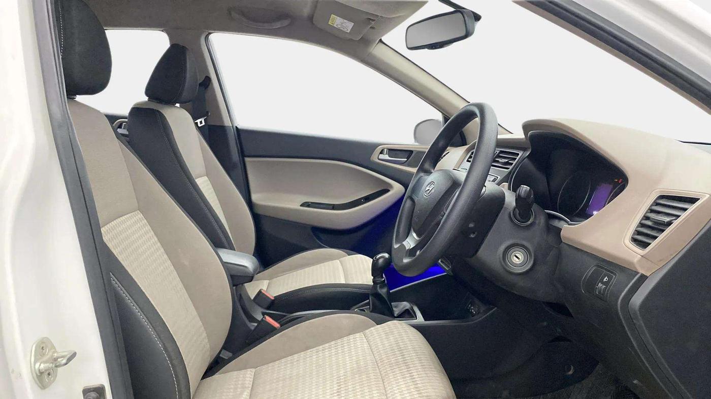 2018 Hyundai Elite i20 MAGNA EXECUTIVE 1.2, Petrol, Manual, 49,232 km, Right Side Front Door Cabin