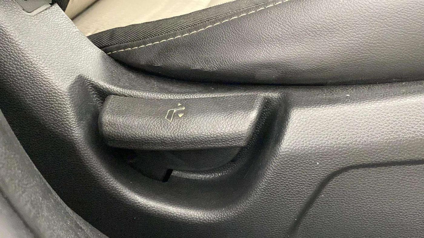 2018 Hyundai Elite i20 MAGNA EXECUTIVE 1.2, Petrol, Manual, 49,232 km, Driver Side Adjustment Panel
