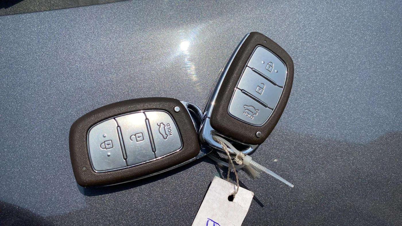 2022 Hyundai AURA SX 1.2, Petrol, Manual, 45,200 km, Key Close Up