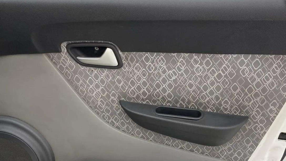 2019 Maruti Alto 800 LXI, Petrol, Manual, 64,536 km, Driver Side Door Panels Control