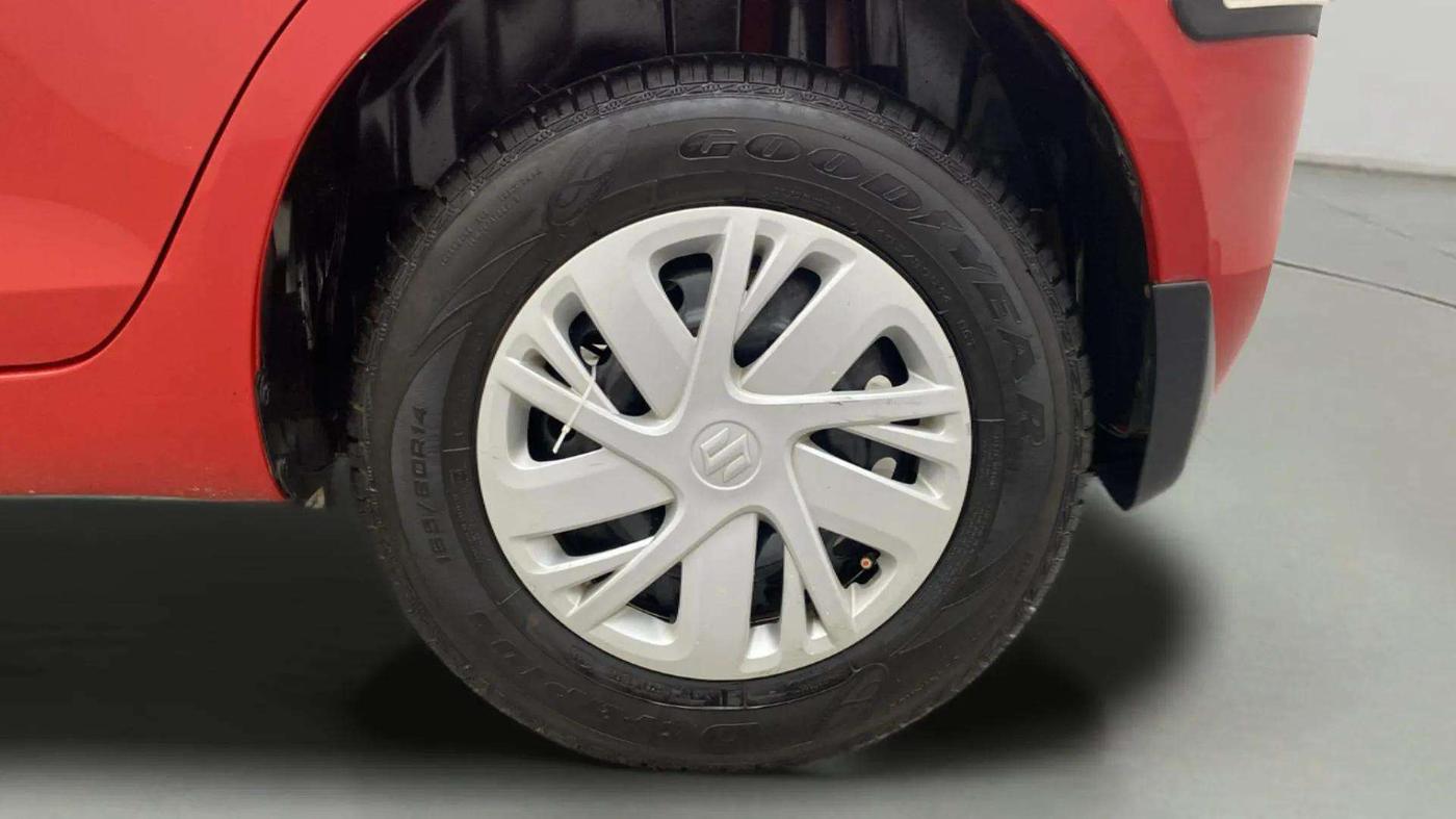 2016 Maruti Swift VXI, Petrol, Manual, 40,550 km, Left Rear Wheel