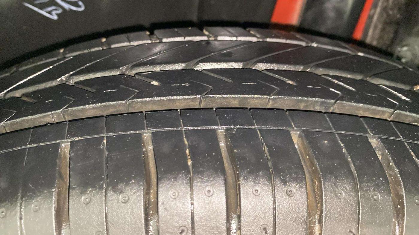 2016 Maruti Swift VXI, Petrol, Manual, 40,550 km, Left Rear Tyre Tread
