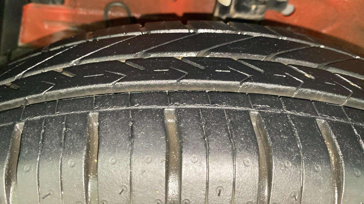 2016 Maruti Swift VXI, Petrol, Manual, 40,550 km, Left Front Tyre Tread