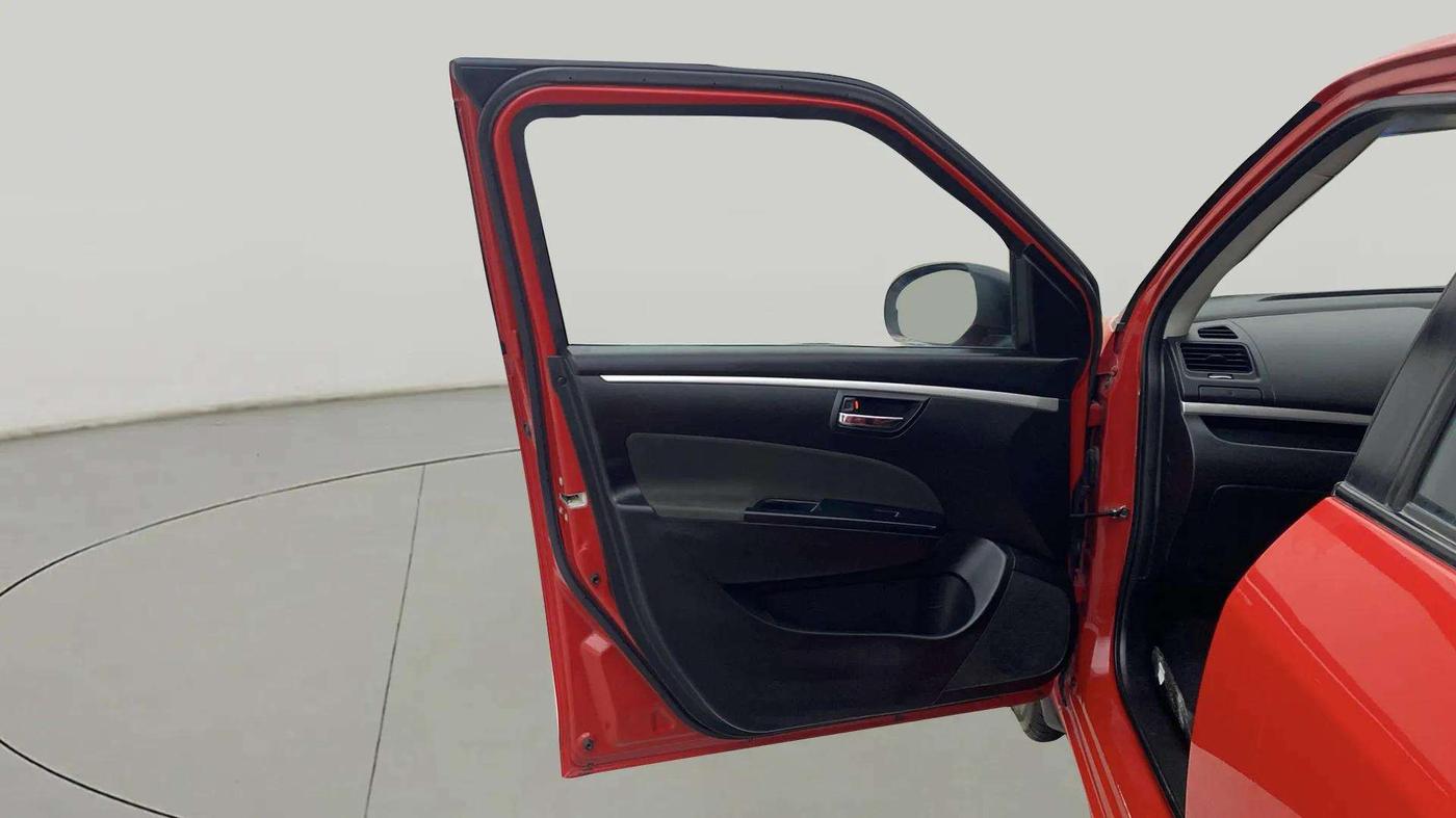 2016 Maruti Swift VXI, Petrol, Manual, 40,550 km, LHS Front Door
