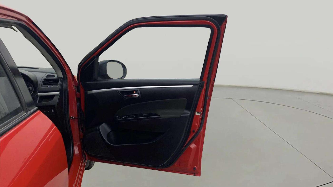 2016 Maruti Swift VXI, Petrol, Manual, 40,550 km, RHS Front Door