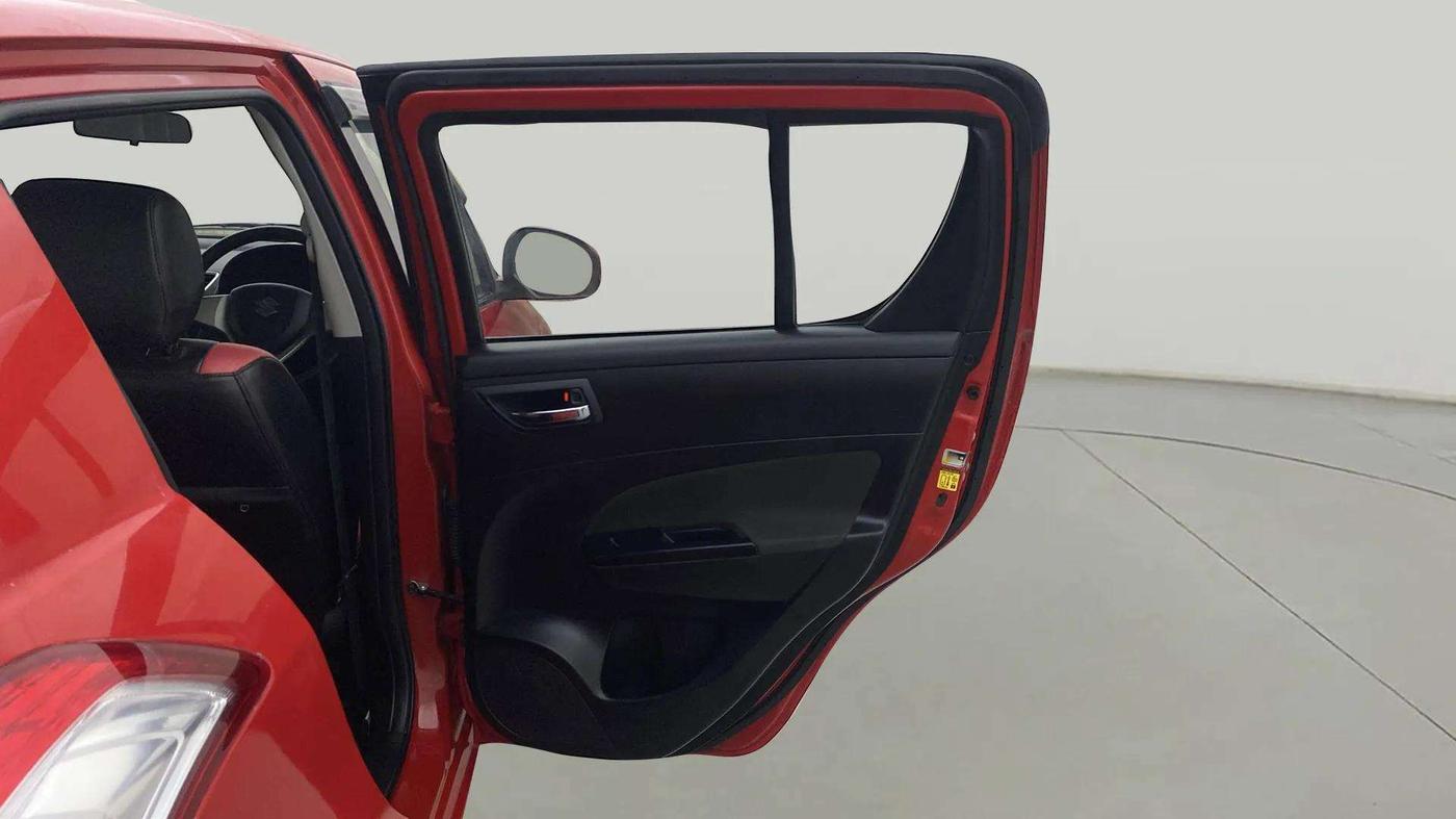 2016 Maruti Swift VXI, Petrol, Manual, 40,550 km, RHS Rear Door