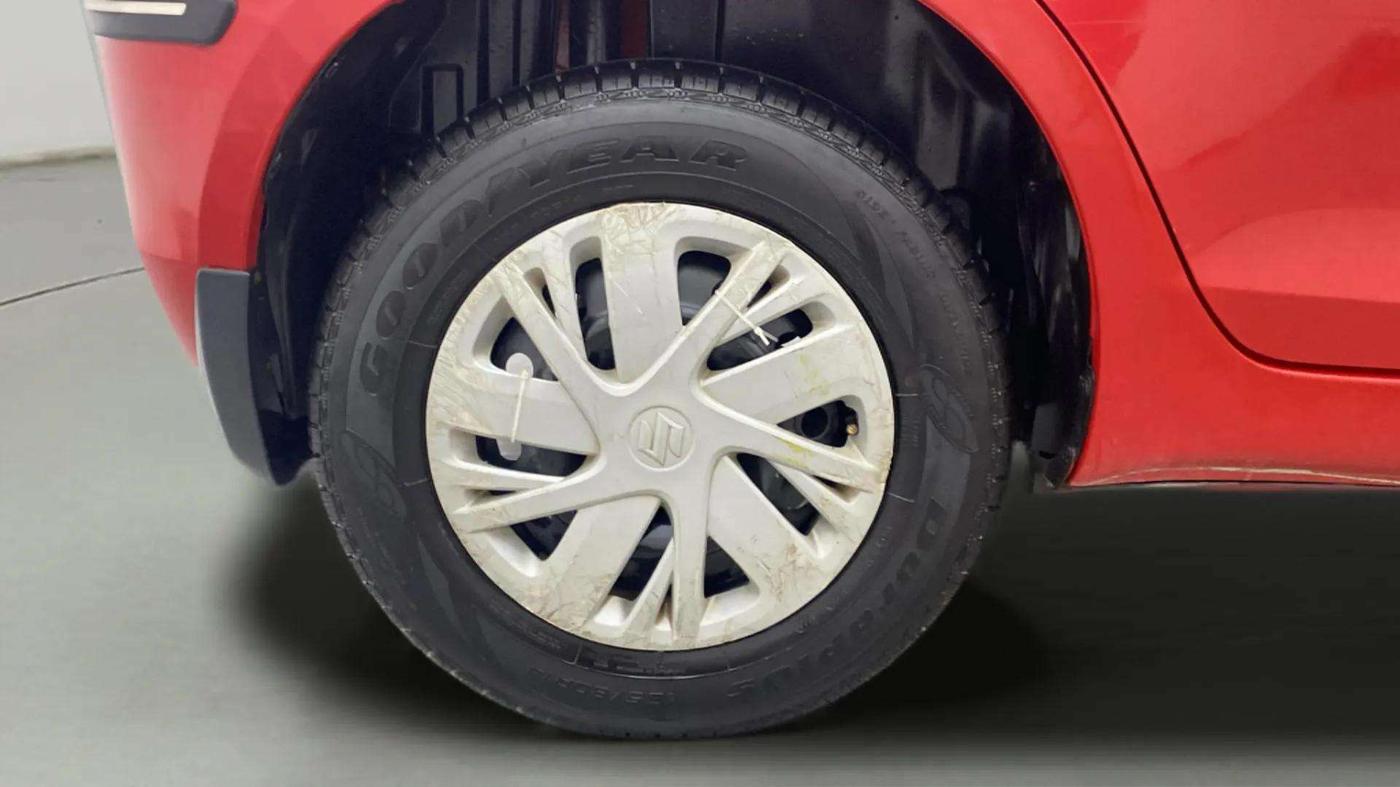 2016 Maruti Swift VXI, Petrol, Manual, 40,550 km, Right Rear Wheel