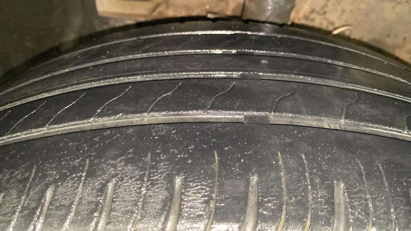 2019 Hyundai VENUE SX PLUS 1.0 TURBO DCT, Petrol, Automatic, 38,883 km, Left Front Tyre Tread