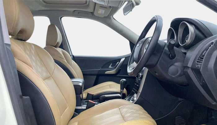 2019 Mahindra XUV500 W9 AT, Diesel, Automatic, 84,089 km, Right Side Front Door Cabin