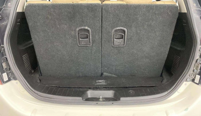 2019 Mahindra XUV500 W9 AT, Diesel, Automatic, 84,089 km, Boot Inside