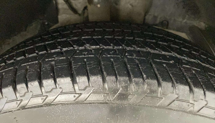 2019 Mahindra XUV500 W9 AT, Diesel, Automatic, 84,089 km, Right Front Tyre Tread