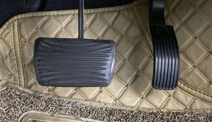 2019 Mahindra XUV500 W9 AT, Diesel, Automatic, 84,089 km, Pedals