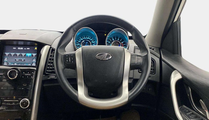 2019 Mahindra XUV500 W9 AT, Diesel, Automatic, 84,089 km, Steering Wheel Close Up