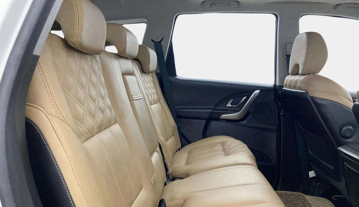 2019 Mahindra XUV500 W9 AT, Diesel, Automatic, 84,089 km, Right Side Rear Door Cabin