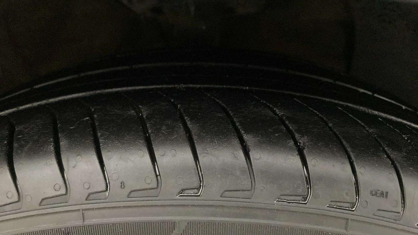 2023 Hyundai EXTER SX(O) CONNECT 1.2 AMT DUAL TONE, Petrol, Automatic, 17,850 km, Right Front Tyre Tread