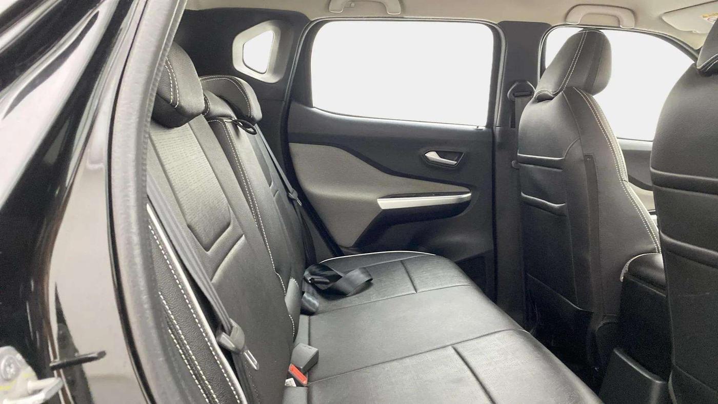 2022 Nissan MAGNITE XV MT, Petrol, Manual, 25,108 km, Right Side Rear Door Cabin