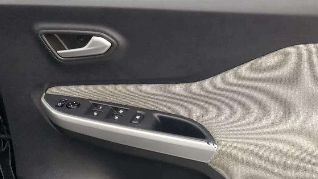 2022 Nissan MAGNITE XV MT, Petrol, Manual, 25,108 km, Driver Side Door Panels Control