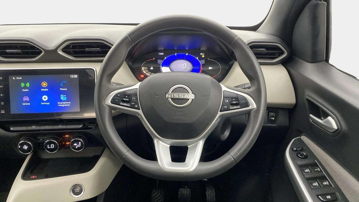 2022 Nissan MAGNITE XV MT, Petrol, Manual, 25,108 km, Steering Wheel Close Up
