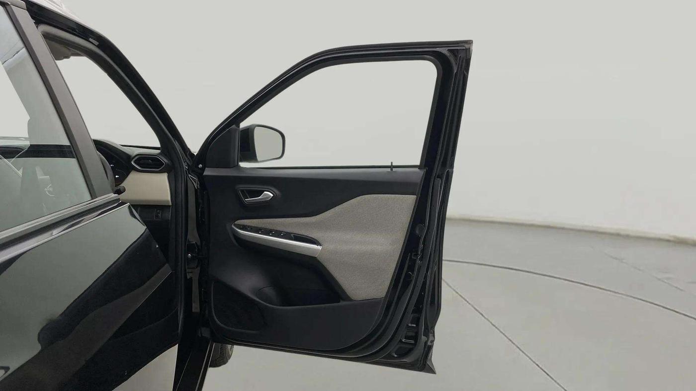 2022 Nissan MAGNITE XV MT, Petrol, Manual, 25,108 km, RHS Front Door