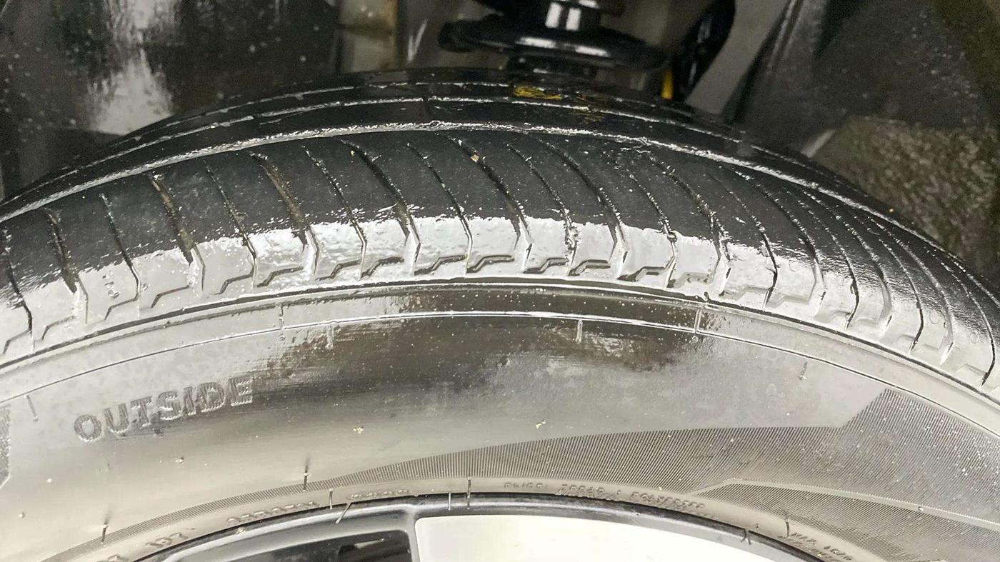 2022 Nissan MAGNITE XV MT, Petrol, Manual, 25,108 km, Left Front Tyre Tread