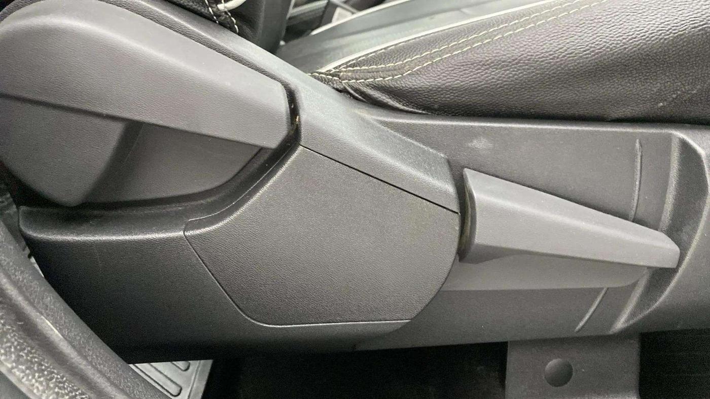 2022 Nissan MAGNITE XV MT, Petrol, Manual, 25,108 km, Driver Side Adjustment Panel
