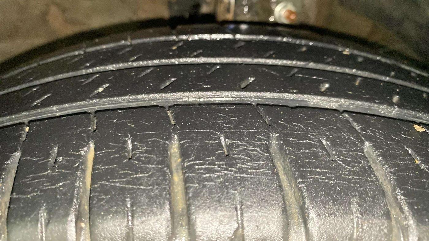 2019 Maruti Dzire ZXI PLUS AMT, Petrol, Automatic, 48,134 km, Right Front Tyre Tread
