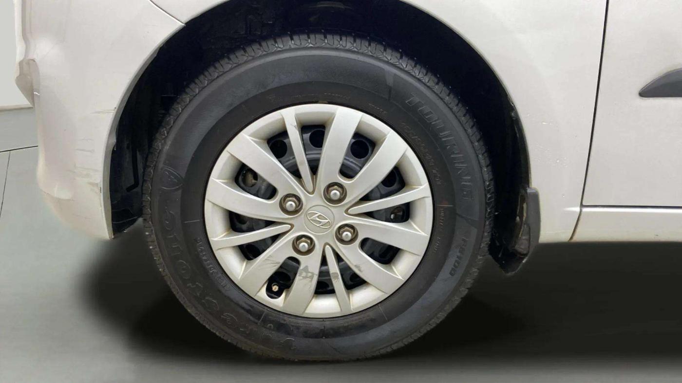 2013 Hyundai i10 MAGNA 1.2, Petrol, Manual, 42,658 km, Left Front Wheel
