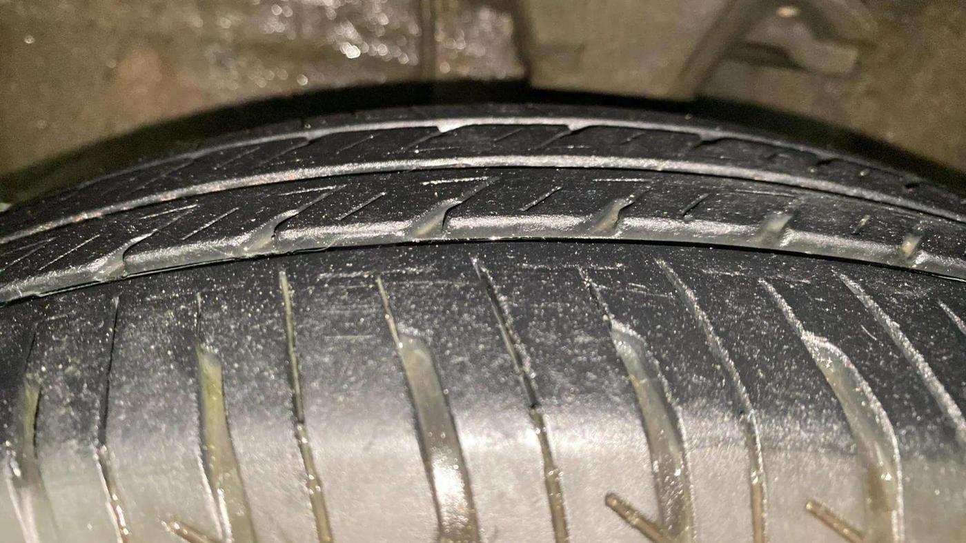 2013 Hyundai i10 MAGNA 1.2, Petrol, Manual, 42,658 km, Left Front Tyre Tread