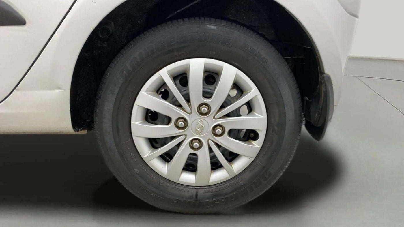 2013 Hyundai i10 MAGNA 1.2, Petrol, Manual, 42,658 km, Left Rear Wheel