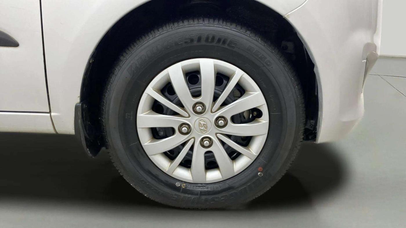 2013 Hyundai i10 MAGNA 1.2, Petrol, Manual, 42,658 km, Right Front Wheel